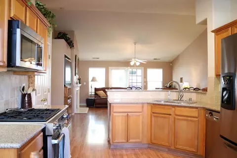 3941 E Iris Ct, Visalia, CA 93292 photo 9