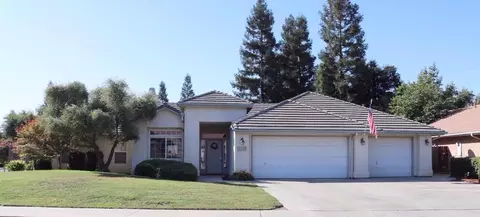 3941 E Iris Ct, Visalia, CA 93292 photo 1