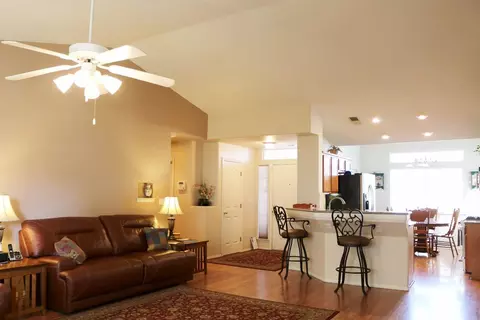 3941 E Iris Ct, Visalia, CA 93292 photo 5