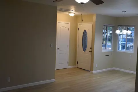 875 E Sunset Dr, Dinuba, CA 93618 photo 4