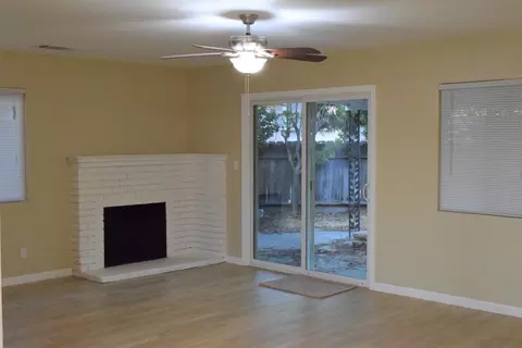 875 E Sunset Dr, Dinuba, CA 93618 photo 3