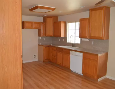 7585 Live Oak Dr, Sanger, CA 93657 photo 8