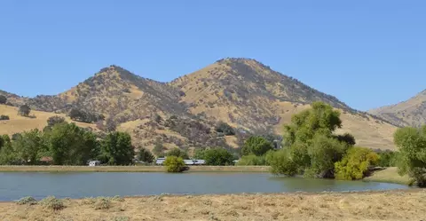 7585 Live Oak Dr, Sanger, CA 93657 photo 2