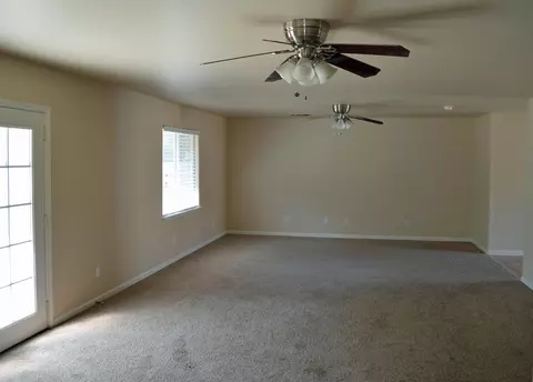 7585 Live Oak Dr, Sanger, CA 93657 photo 9