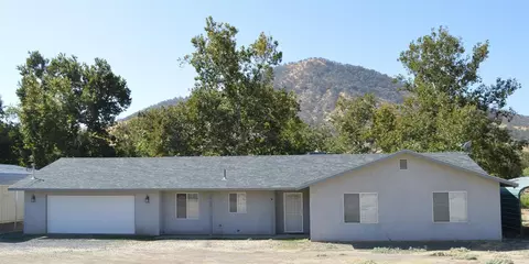 7585 Live Oak Dr, Sanger, CA 93657 photo 1