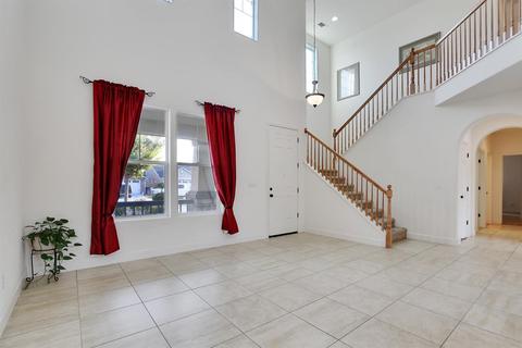2576 E Kern Ave, Tulare, CA 93274 photo 3
