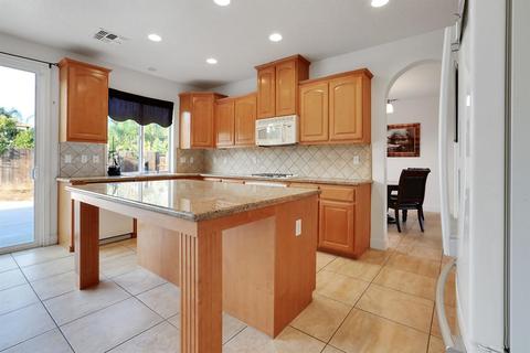 2576 E Kern Ave, Tulare, CA 93274 photo 7