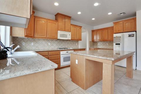 2576 E Kern Ave, Tulare, CA 93274 photo 8