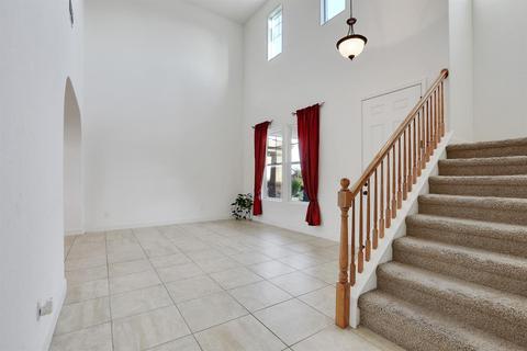 2576 E Kern Ave, Tulare, CA 93274 photo 4