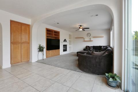 2576 E Kern Ave, Tulare, CA 93274 photo 9