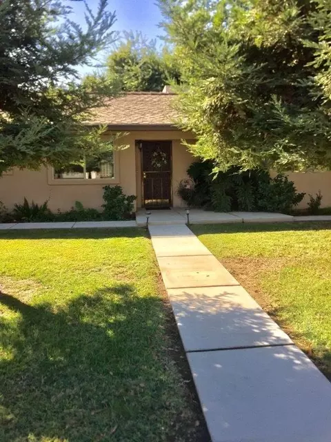 1733 E Alpine Ave, Tulare, CA 93274 photo 2