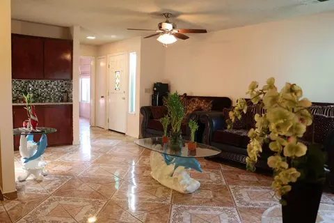 736 E Harold Ave, Visalia, CA 93292 photo 2
