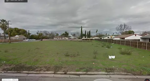 820 S Wright Way, Tulare, CA 93274 photo 1