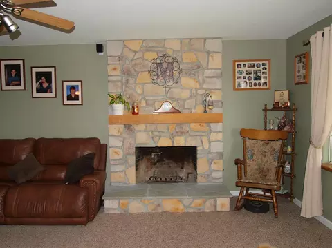 310 Plum St, Exeter, CA 93221 photo 4