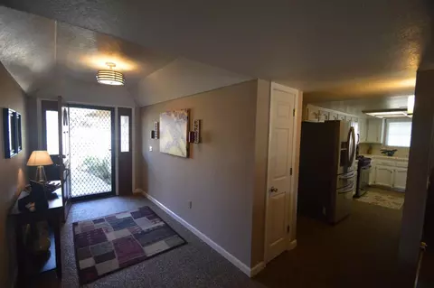 519 E Vine Ct, Visalia, CA 93292 photo 4