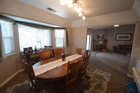 519 E Vine Ct, Visalia, CA 93292 photo 6