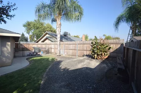 519 E Vine Ct, Visalia, CA 93292 photo 31