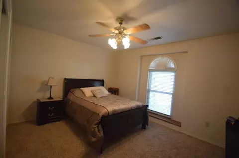 519 E Vine Ct, Visalia, CA 93292 photo 25