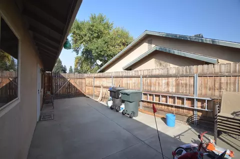 519 E Vine Ct, Visalia, CA 93292 photo 33