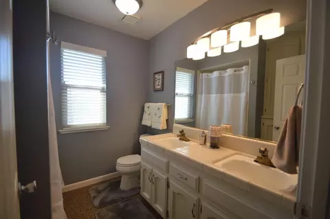 519 E Vine Ct, Visalia, CA 93292 photo 18