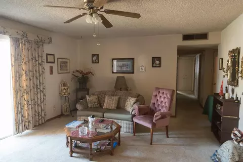 284 E Prosperity Ave, Tulare, CA 93274 photo 9
