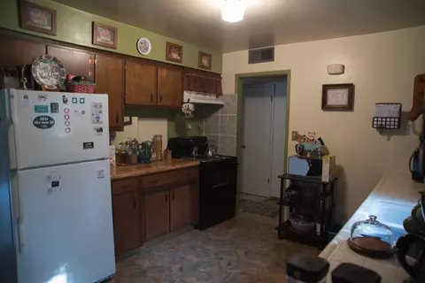 284 E Prosperity Ave, Tulare, CA 93274 photo 5