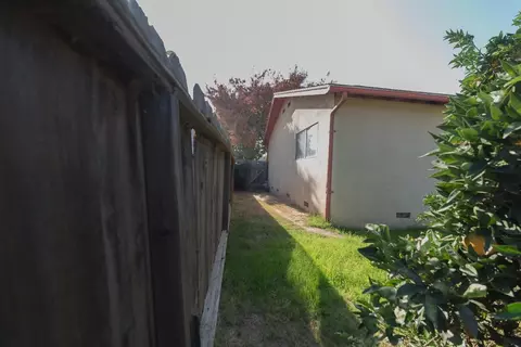 284 E Prosperity Ave, Tulare, CA 93274 photo 23
