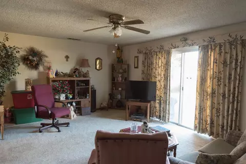 284 E Prosperity Ave, Tulare, CA 93274 photo 8