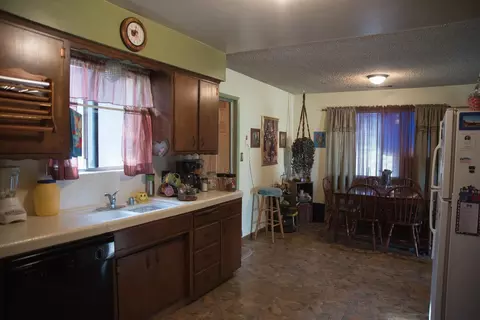 284 E Prosperity Ave, Tulare, CA 93274 photo 6
