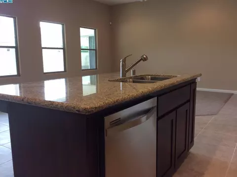2025 E Copper Ct, Visalia, CA 93292 photo 7