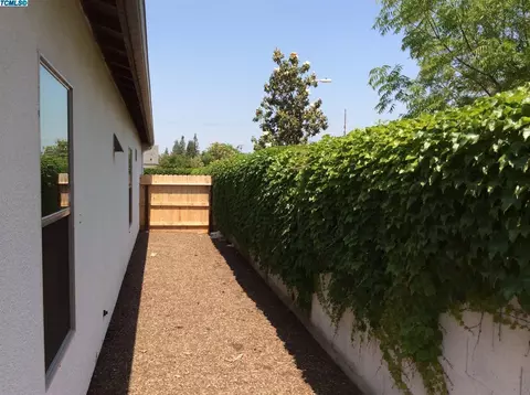 2025 E Copper Ct, Visalia, CA 93292 photo 18