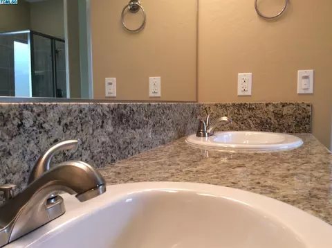 2025 E Copper Ct, Visalia, CA 93292 photo 16
