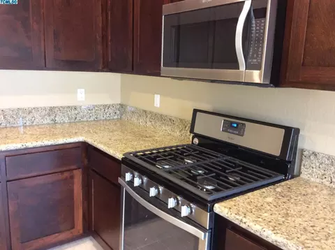 2025 E Copper Ct, Visalia, CA 93292 photo 6