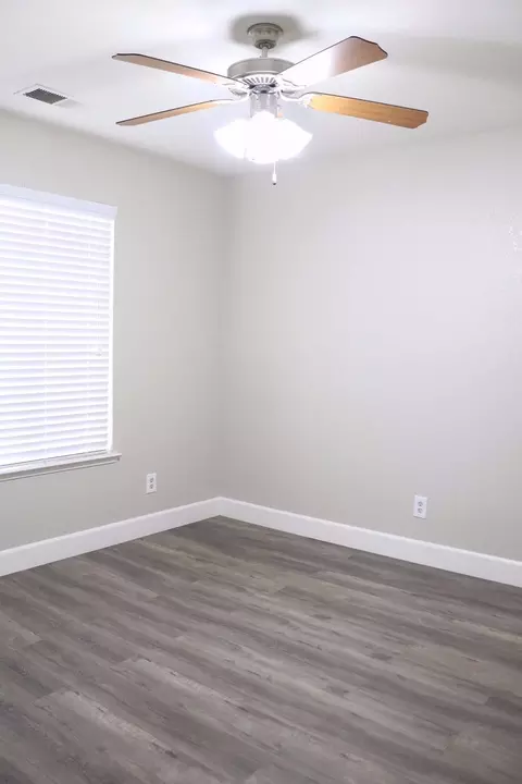 1827 E Pershing Ave, Visalia, CA 93292 photo 8