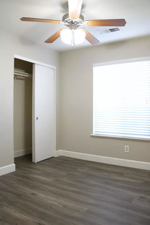 1827 E Pershing Ave, Visalia, CA 93292 photo 7
