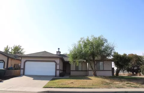 1827 E Pershing Ave, Visalia, CA 93292 photo 1
