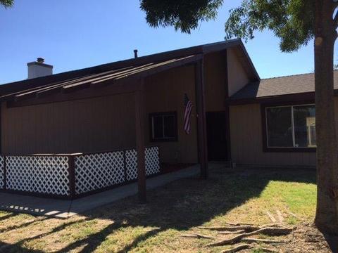 867 Daphne Ln, Lemoore, CA 93245 photo 4