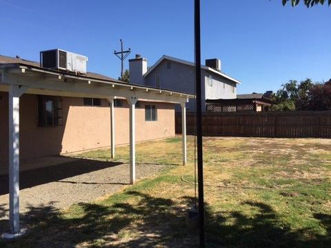 867 Daphne Ln, Lemoore, CA 93245 photo 6