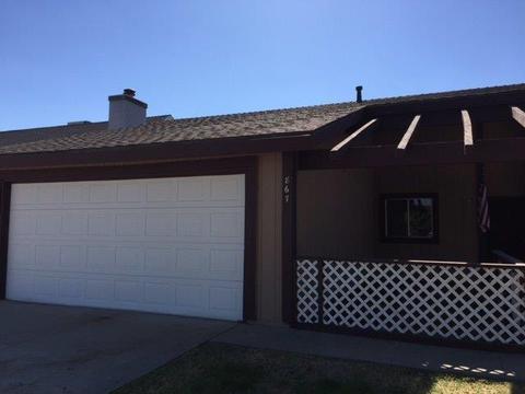 867 Daphne Ln, Lemoore, CA 93245 photo 2