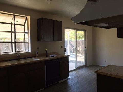 867 Daphne Ln, Lemoore, CA 93245 photo 12