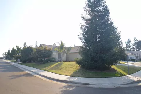 3749 E Acequia Ave, Visalia, CA 93292 photo 3