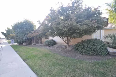 3749 E Acequia Ave, Visalia, CA 93292 photo 4