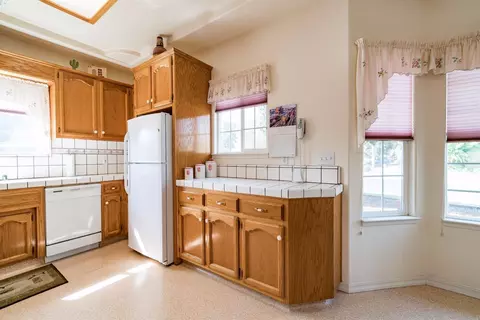 3520 E Sycamore Ave, Visalia, CA 93292 photo 23