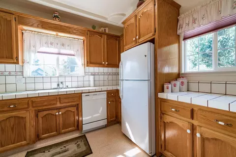 3520 E Sycamore Ave, Visalia, CA 93292 photo 24