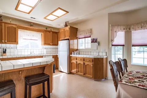 3520 E Sycamore Ave, Visalia, CA 93292 photo 21