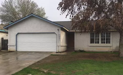 1921 E Pershing Ave, Visalia, CA 93292 photo 2