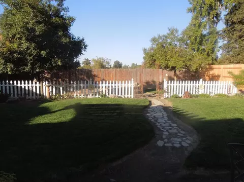 1612 E Vine Ct, Visalia, CA 93292 photo 16
