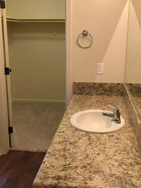 1140 E Vine Ct, Visalia, CA 93292 photo 5