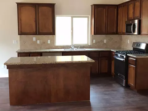 1140 E Vine Ct, Visalia, CA 93292 photo 3