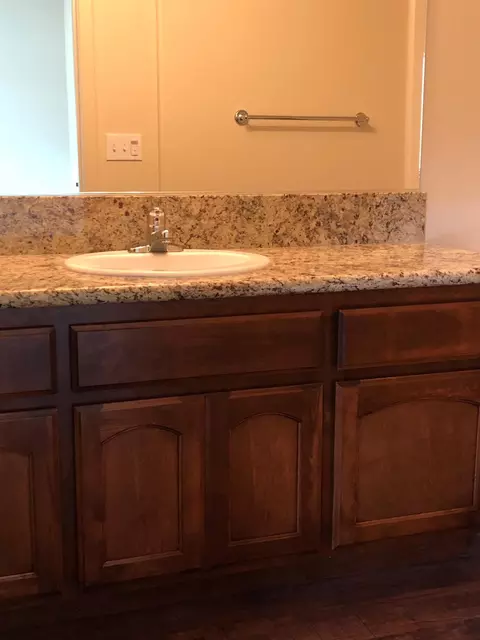 1140 E Vine Ct, Visalia, CA 93292 photo 7